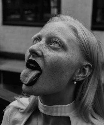 Я живу в Москве и предлагаю самые эксклюзивные услуги для достижения наслаждения. Независимо от твоих фантазий, я готова их воплотить в реальность. У меня есть чувственное фото, которое покажет все, что ты можешь ожидать от нашей встречи. 📷
Я гарантирую полное удовлетворение и незабываемые впечатления. Мои клиенты ценят меня за мою красоту, умение общаться и способность доставить истинное наслаждение. Я с легкостью создаю атмосферу расслабления и уюта, чтобы ты смог насладиться каждой минутой нашего встречи.💋💦
Я предлагаю разнообразные услуги, о которых можем поговорить лично. Я готова подарить тебе незабываемые моменты страсти и сексуального удовольствия. Не стесняйся рассказать мне о своих сокровенных фантазиях – вместе мы сможем осуществить их. Моя жизнерадостная натура и приятная компания позволят тебе раскрыться и насладиться каждым мгновением нашей встречи. 🌟💫
Не теряй время и обратись ко мне прямо сейчас, чтобы открыть дверь в мир наслаждения и удовлетворения. Я готова быть твоей ночной фантазией и лучшей путаницей. Твое счастье – мое предназначение! 💕😈 Елена
